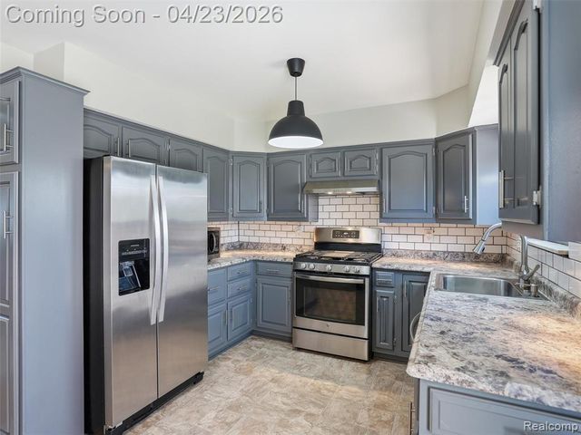 33143 Vista Way, Fraser, MI 48026