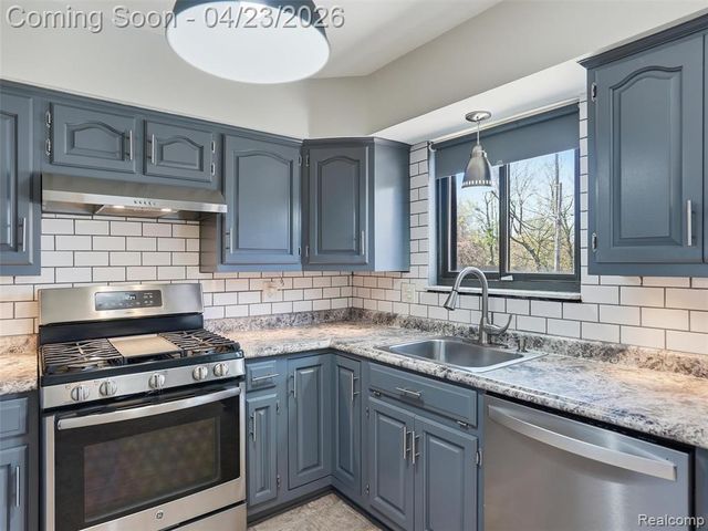 33143 Vista Way, Fraser, MI 48026