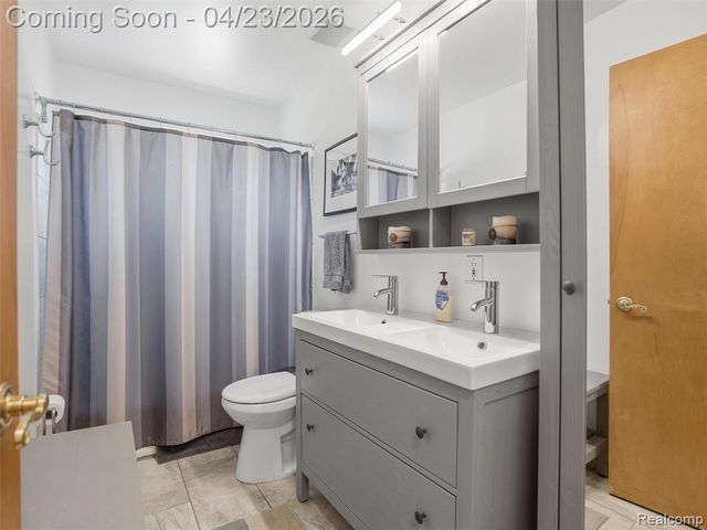 33143 Vista Way, Fraser, MI 48026