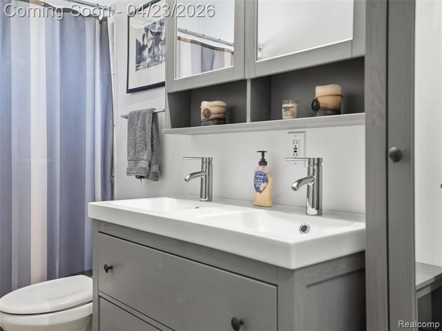 33143 Vista Way, Fraser, MI 48026