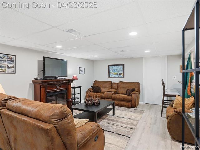 33143 Vista Way, Fraser, MI 48026