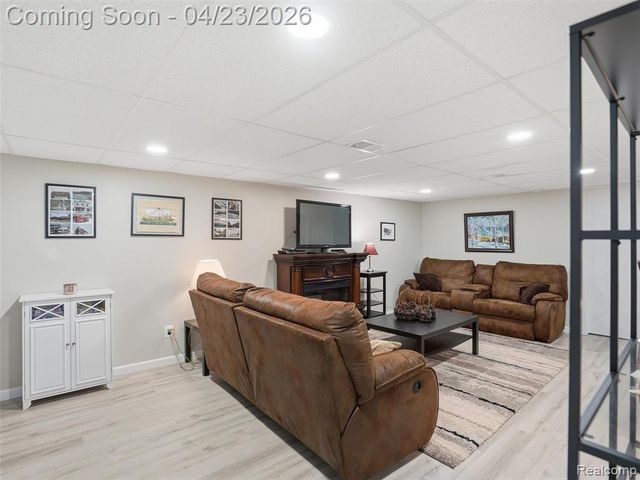 33143 Vista Way, Fraser, MI 48026