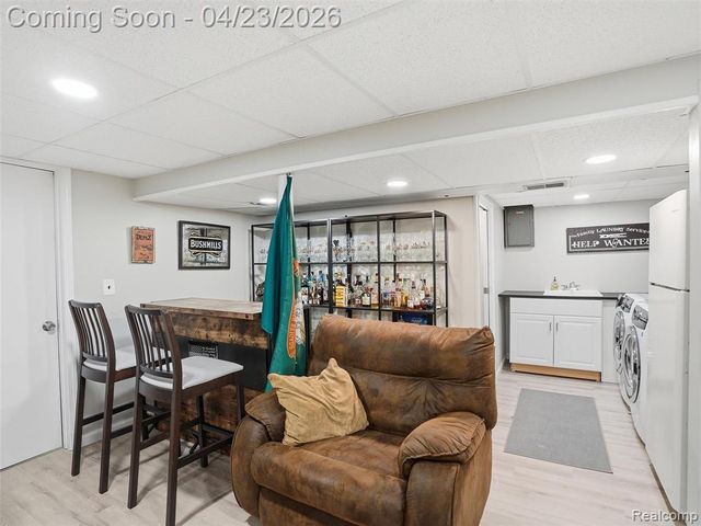 33143 Vista Way, Fraser, MI 48026