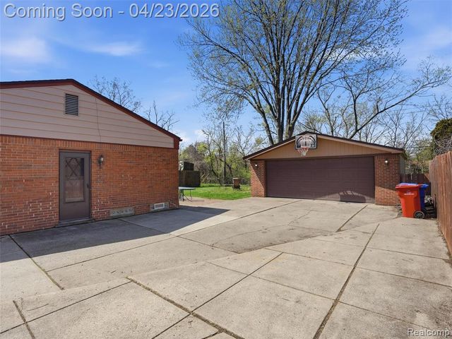 33143 Vista Way, Fraser, MI 48026