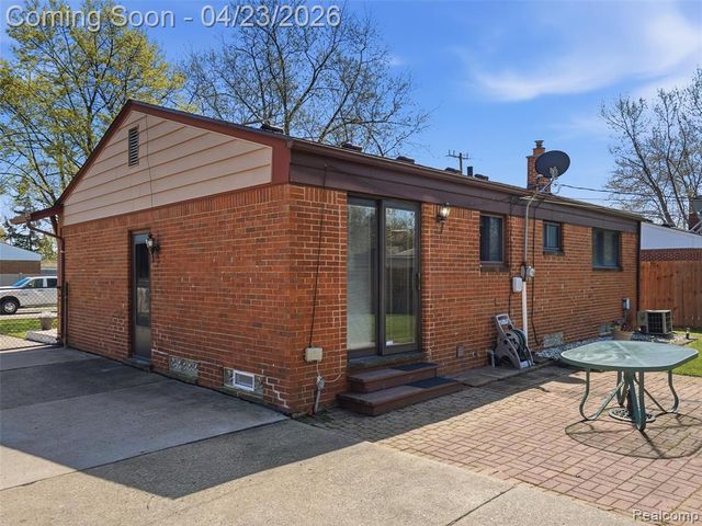 33143 Vista Way, Fraser, MI 48026