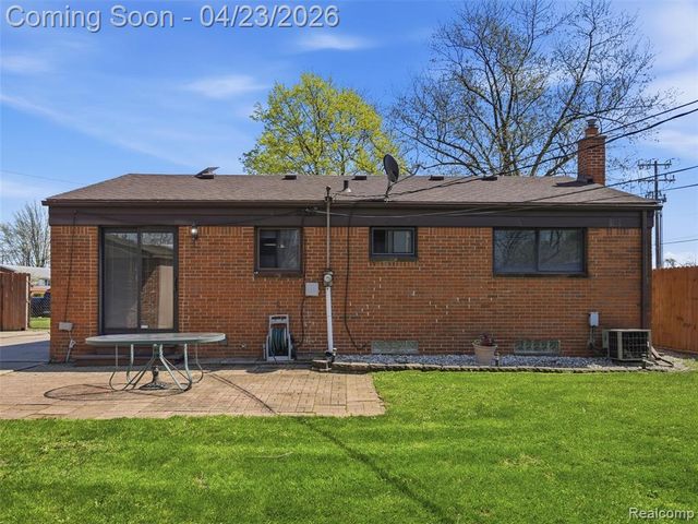 33143 Vista Way, Fraser, MI 48026