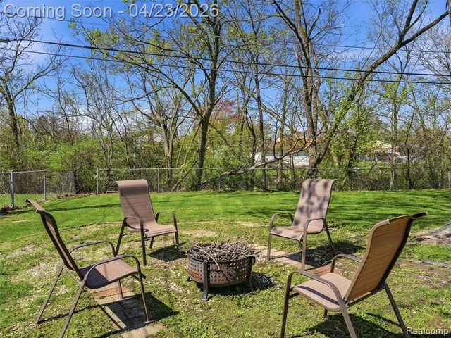 33143 Vista Way, Fraser, MI 48026