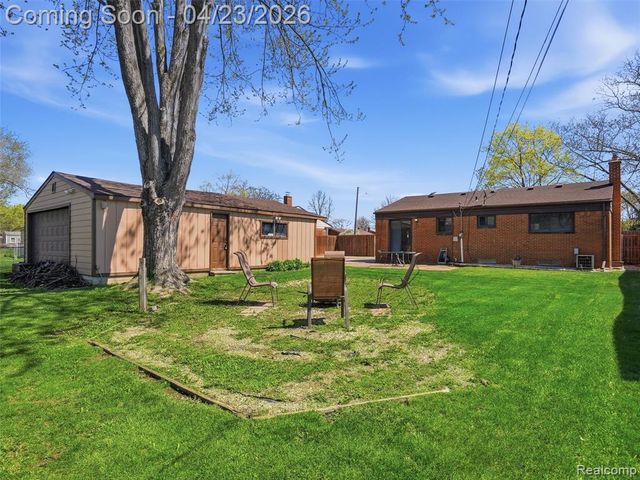 33143 Vista Way, Fraser, MI 48026