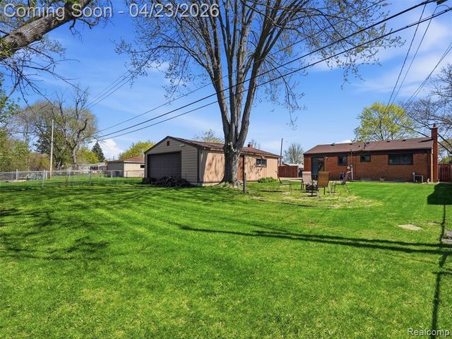 33143 Vista Way, Fraser, MI 48026