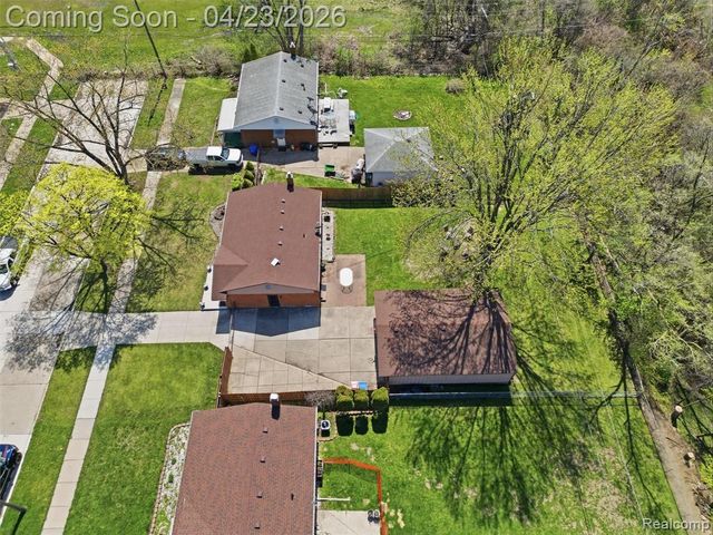 33143 Vista Way, Fraser, MI 48026