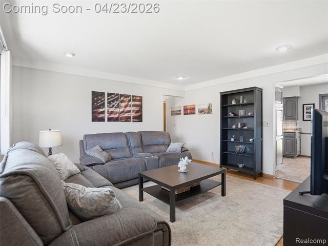 33143 Vista Way, Fraser, MI 48026