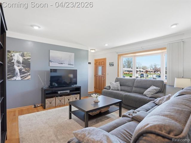 33143 Vista Way, Fraser, MI 48026