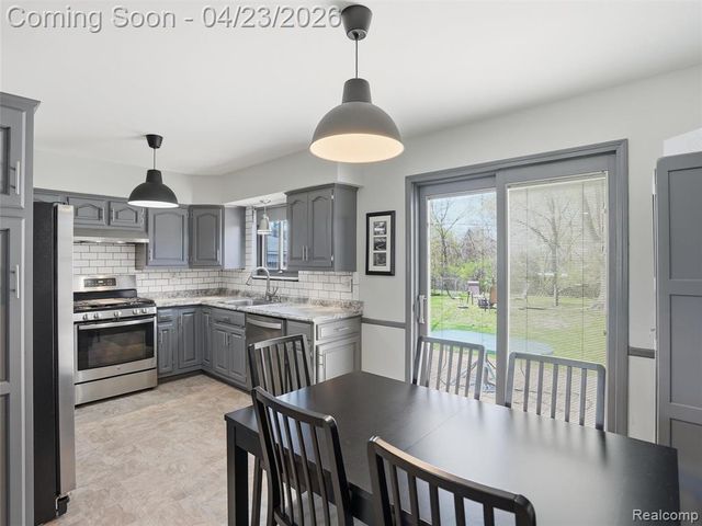 33143 Vista Way, Fraser, MI 48026