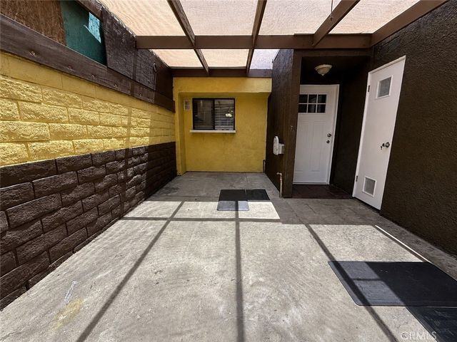 15051 Chatsworth St, San Fernando, CA 91345
