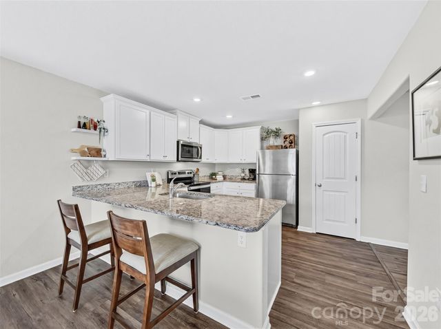 8128 Derby Woods Lane, Charlotte, NC 28214