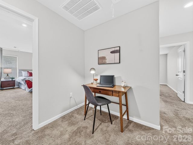 8128 Derby Woods Lane, Charlotte, NC 28214