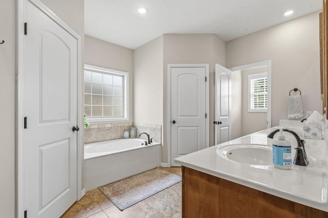 1646 N Waterstone Avenue, Springfield, MO 65802