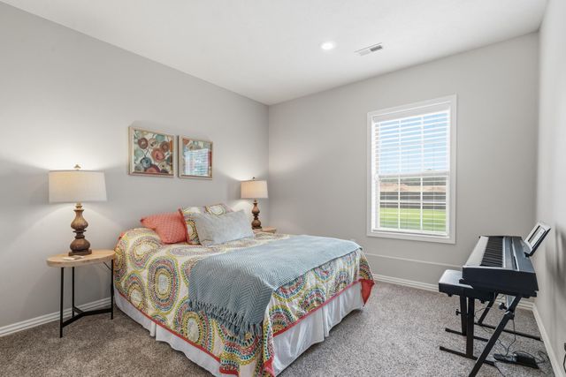 1646 N Waterstone Avenue, Springfield, MO 65802