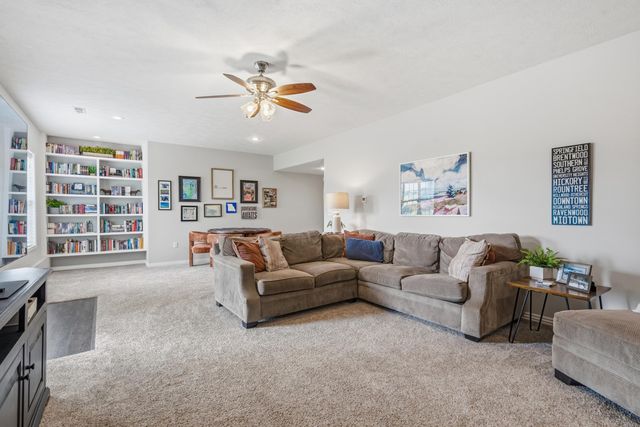 1646 N Waterstone Avenue, Springfield, MO 65802