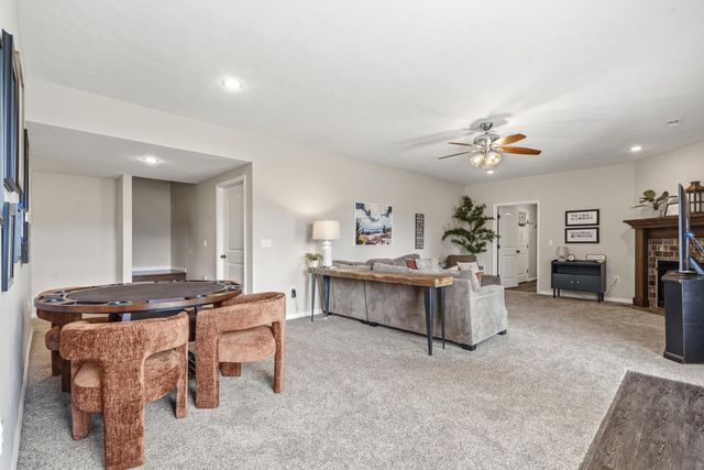 1646 N Waterstone Avenue, Springfield, MO 65802