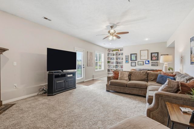 1646 N Waterstone Avenue, Springfield, MO 65802