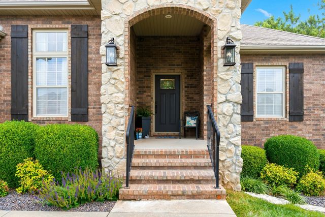 1646 N Waterstone Avenue, Springfield, MO 65802
