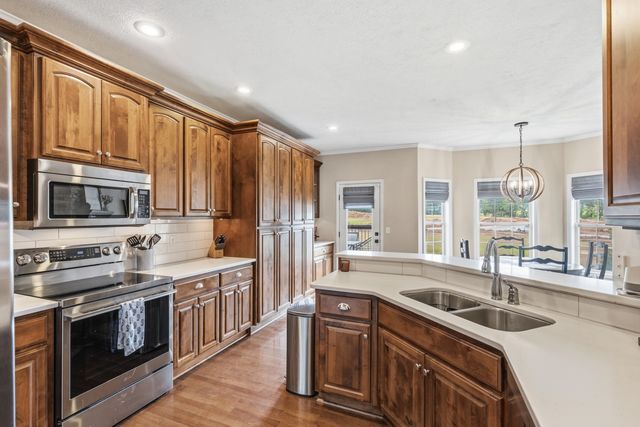 1646 N Waterstone Avenue, Springfield, MO 65802