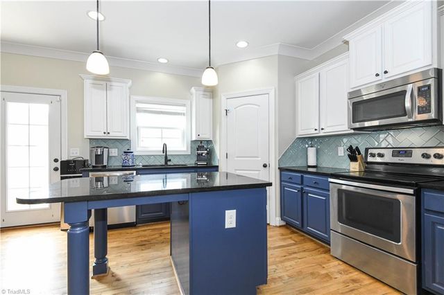 5609 Crooked Oak Drive, Summerfield, NC 27358