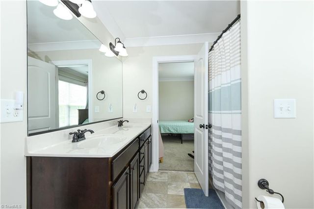 5609 Crooked Oak Drive, Summerfield, NC 27358