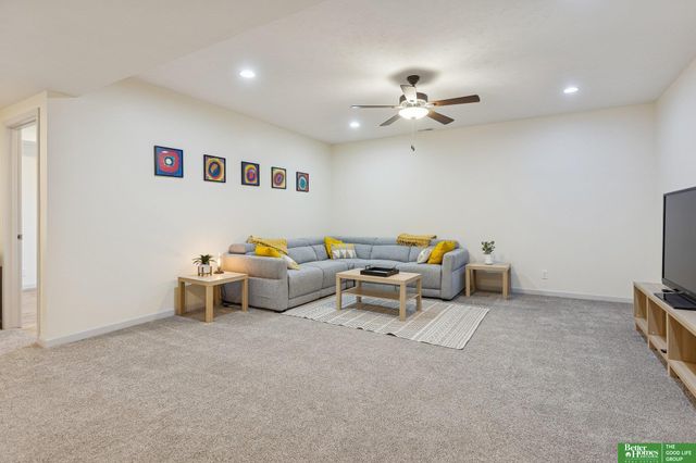 11909 S 212th Street, Gretna, NE 68028