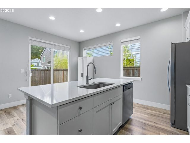 4412 Se HARDWOOD Ln, Hillsboro, OR 97123