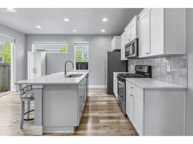 4412 Se HARDWOOD Ln, Hillsboro, OR 97123
