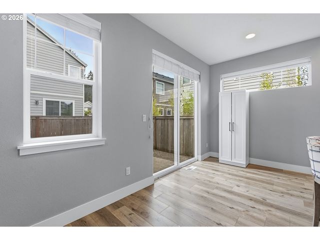 4412 Se HARDWOOD Ln, Hillsboro, OR 97123