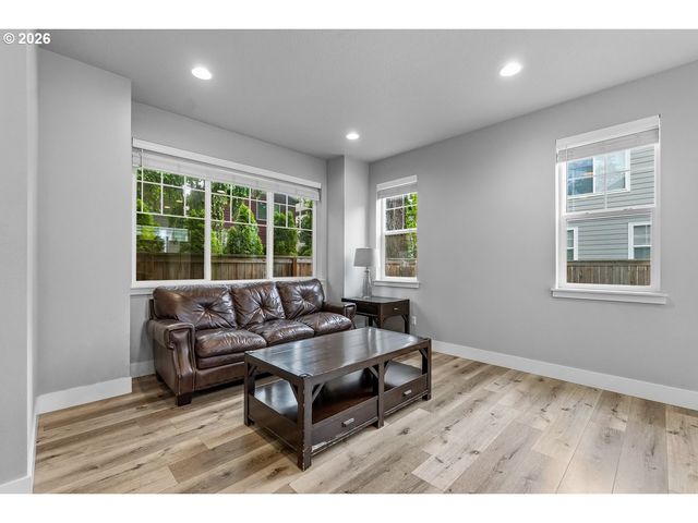 4412 Se HARDWOOD Ln, Hillsboro, OR 97123