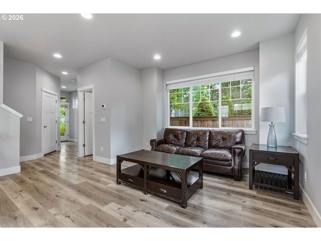 4412 Se HARDWOOD Ln, Hillsboro, OR 97123