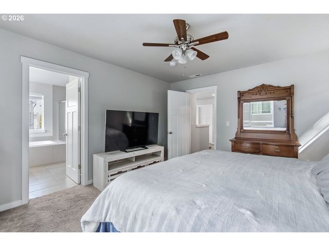 4412 Se HARDWOOD Ln, Hillsboro, OR 97123