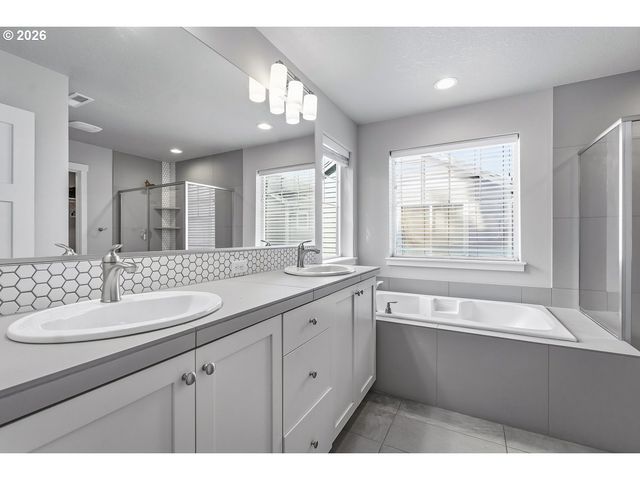 4412 Se HARDWOOD Ln, Hillsboro, OR 97123