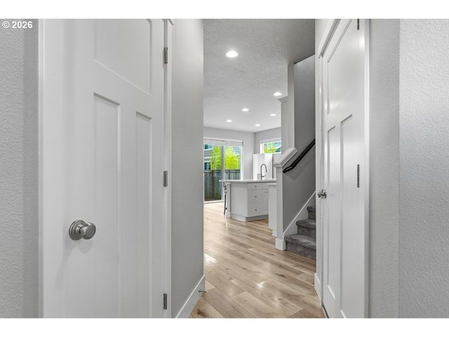 4412 Se HARDWOOD Ln, Hillsboro, OR 97123