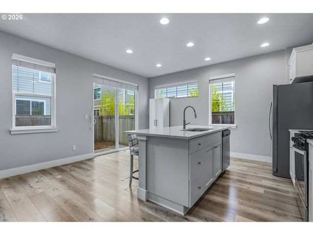 4412 Se HARDWOOD Ln, Hillsboro, OR 97123