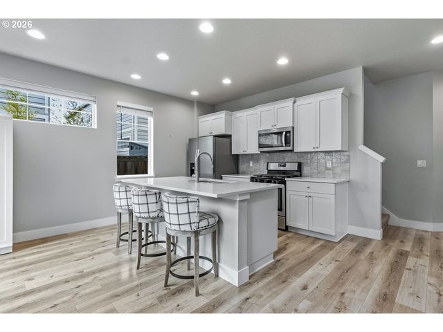 4412 Se HARDWOOD Ln, Hillsboro, OR 97123