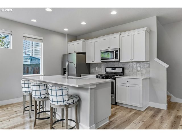 4412 Se HARDWOOD Ln, Hillsboro, OR 97123