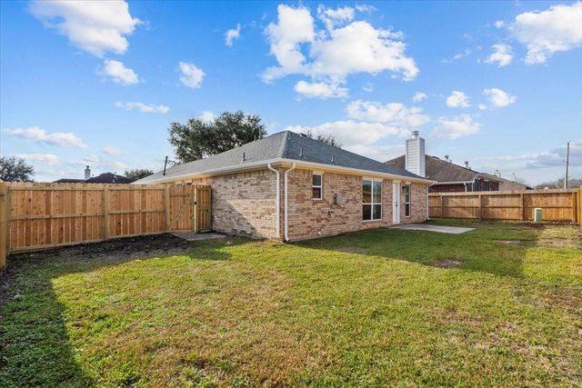4835 Chase More Drive, Bacliff, TX 77518