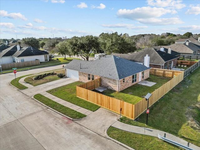 4835 Chase More Drive, Bacliff, TX 77518