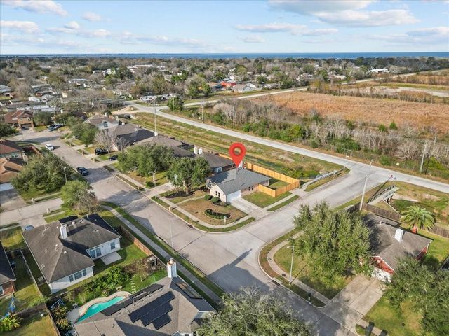 4835 Chase More Drive, Bacliff, TX 77518