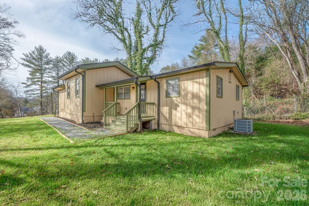 48 Elliott Road, Brevard, NC 28712