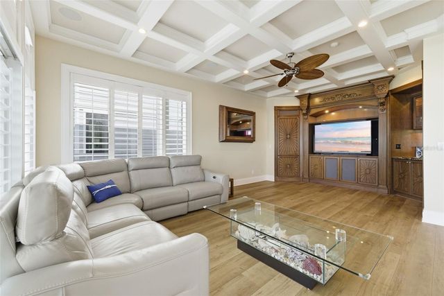 24 N PINE CIRCLE, Belleair, FL 33756