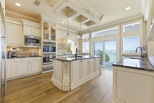 24 N PINE CIRCLE, Belleair, FL 33756