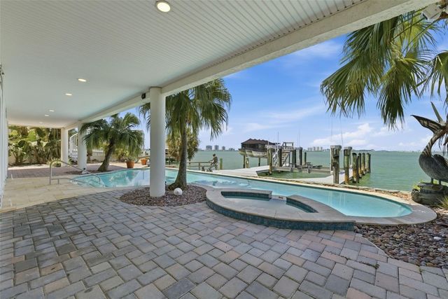 24 N PINE CIRCLE, Belleair, FL 33756