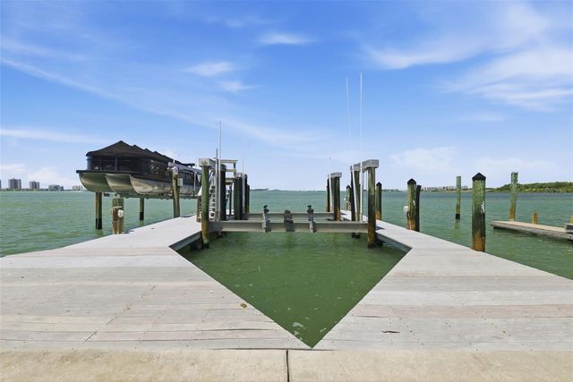 24 N PINE CIRCLE, Belleair, FL 33756