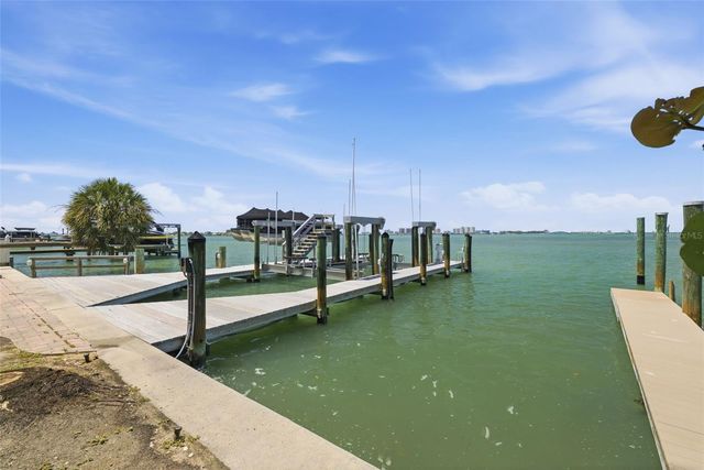 24 N PINE CIRCLE, Belleair, FL 33756
